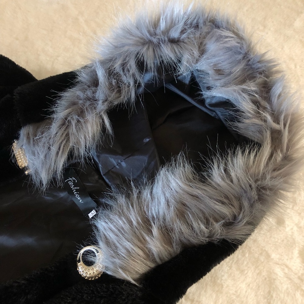 Brand New Medium Fashion Black Faux Fur Coat